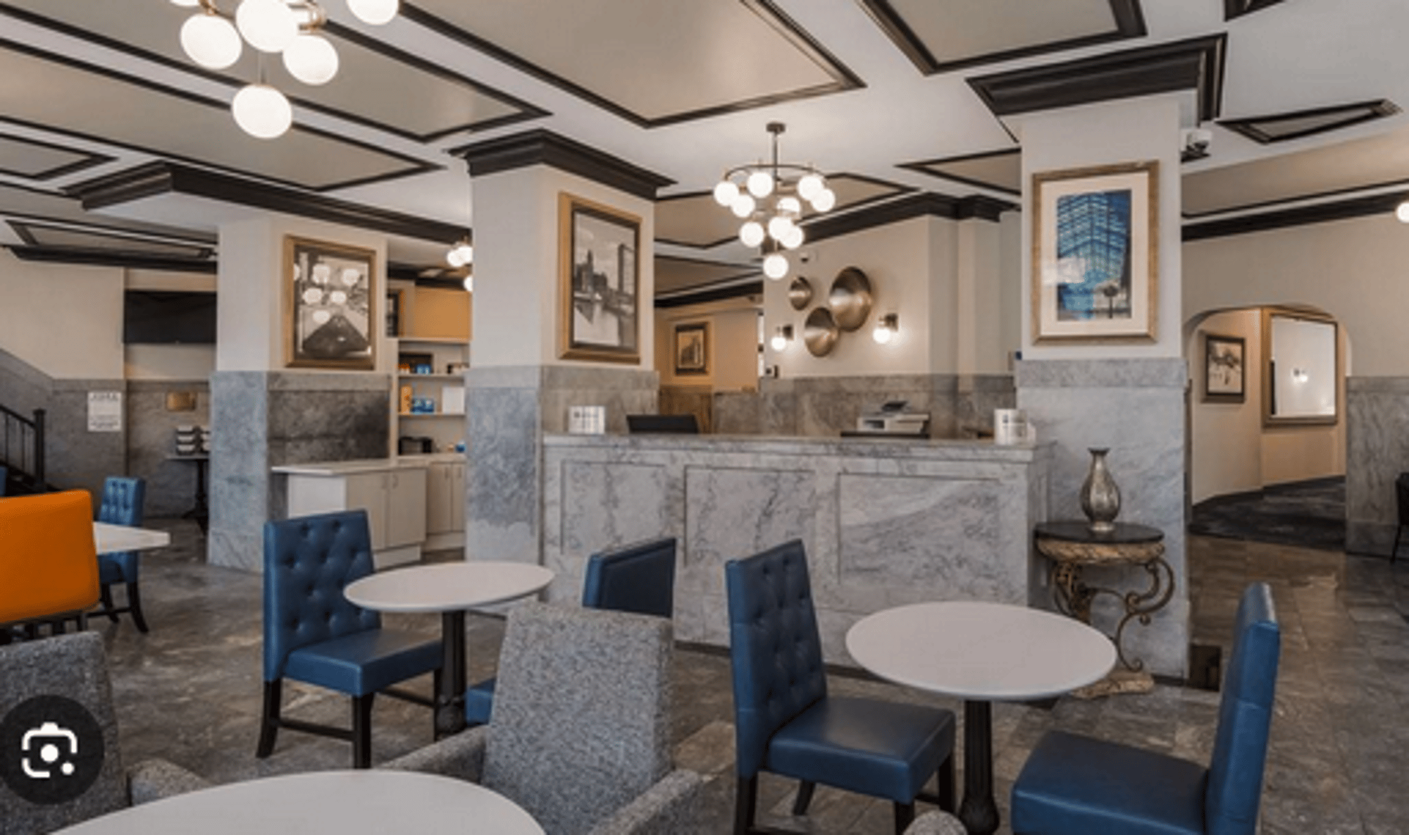 SYR BW Lobby