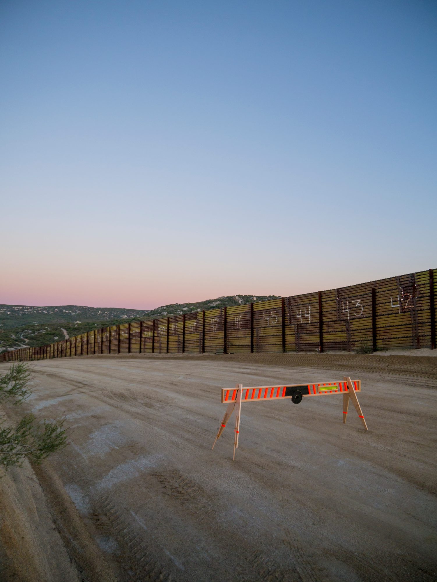Itinerant Landmarks: Barricade