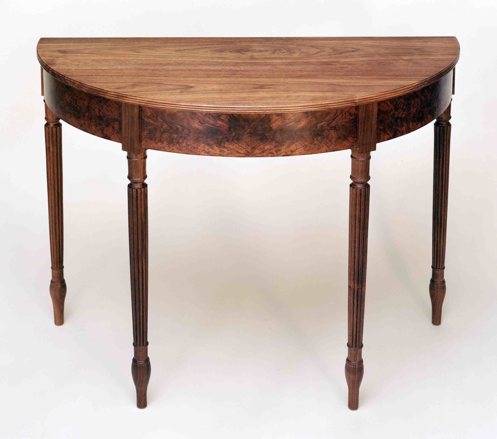 Demi-lune table