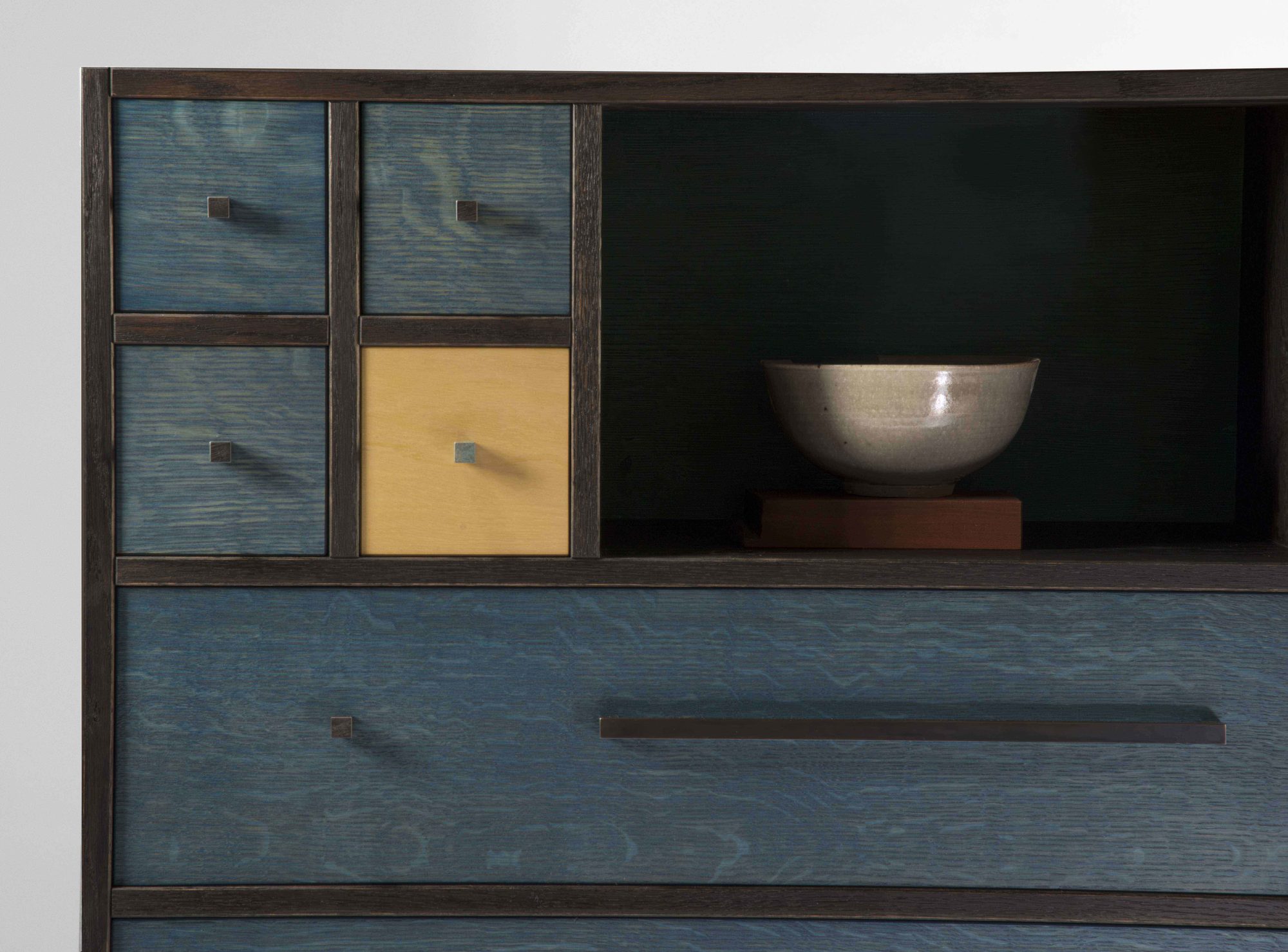 TANSU BLUE - DETAIL