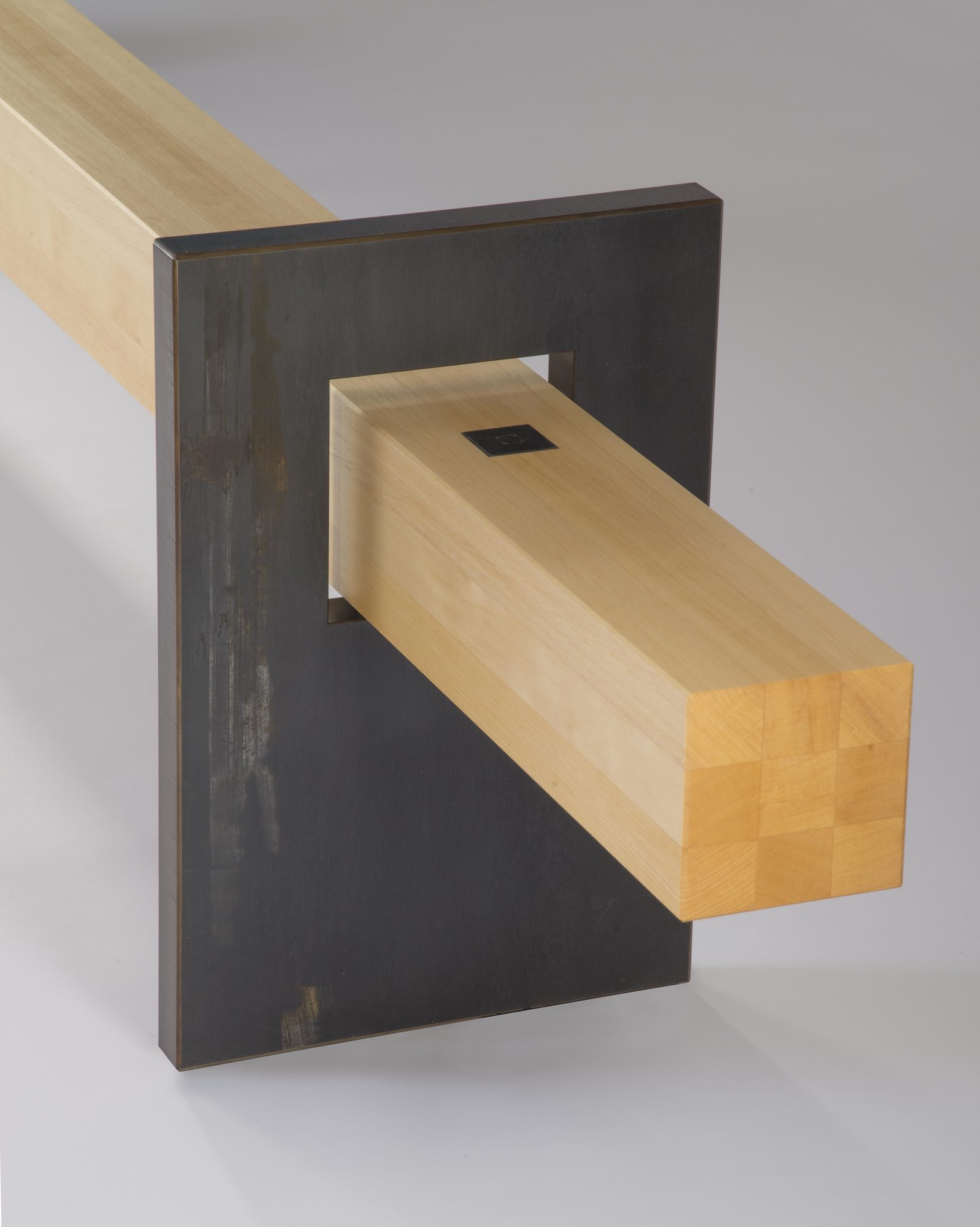 INDOOR HITCHING POST BENCH - DETAIL