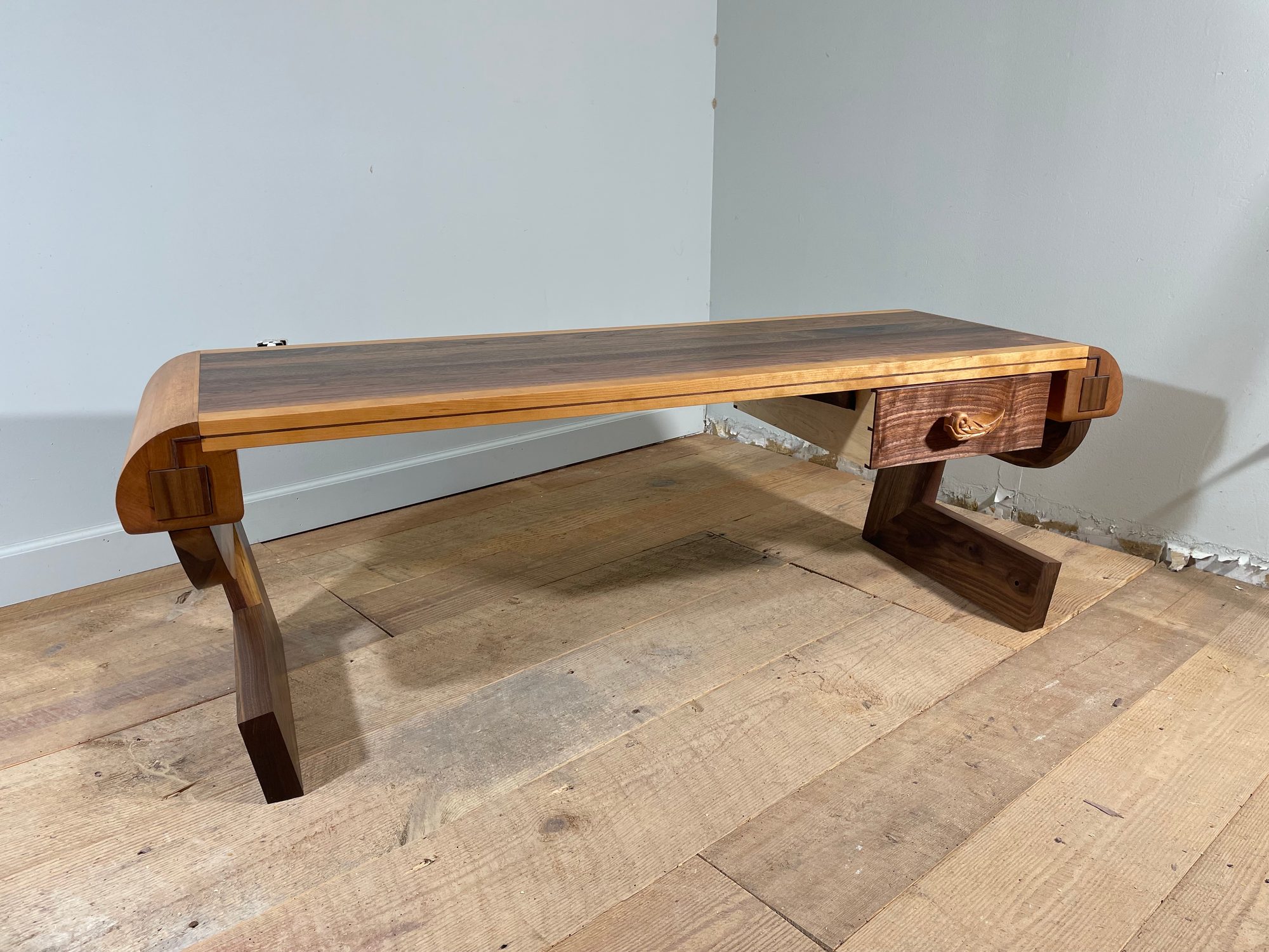 Floor Desk