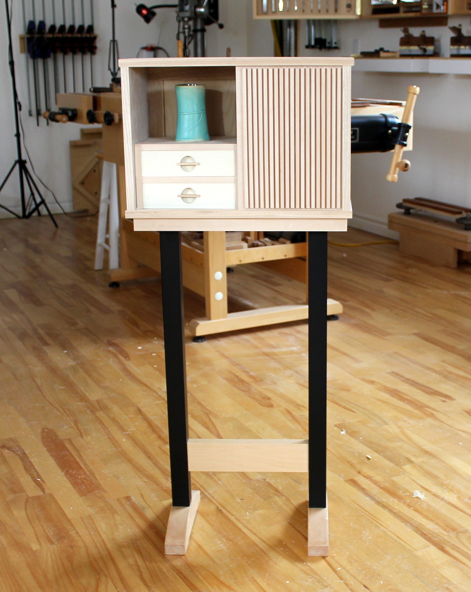 Display Cabinet (Ash, Maple)