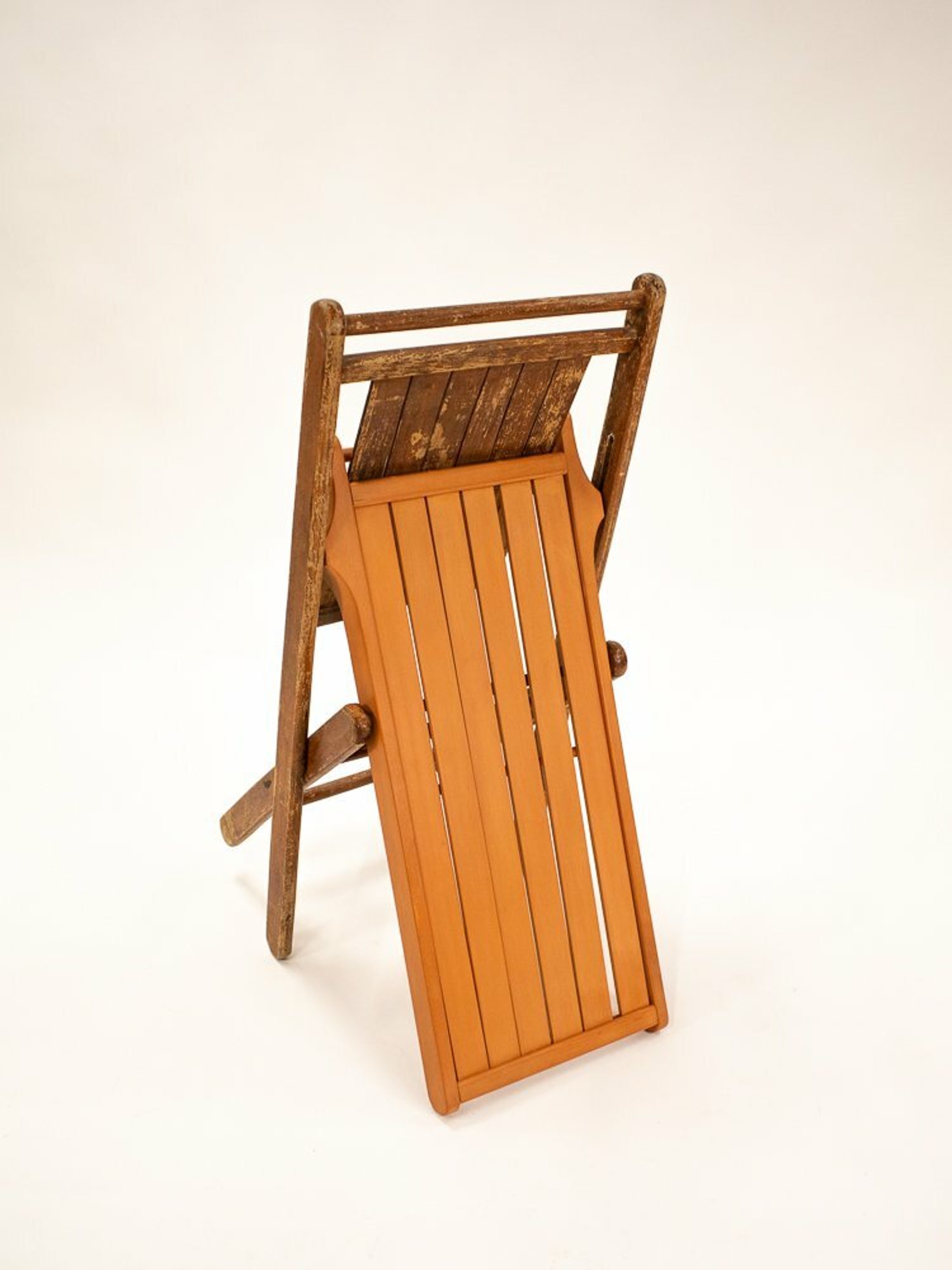 Folding Chair with Long Seat Slats