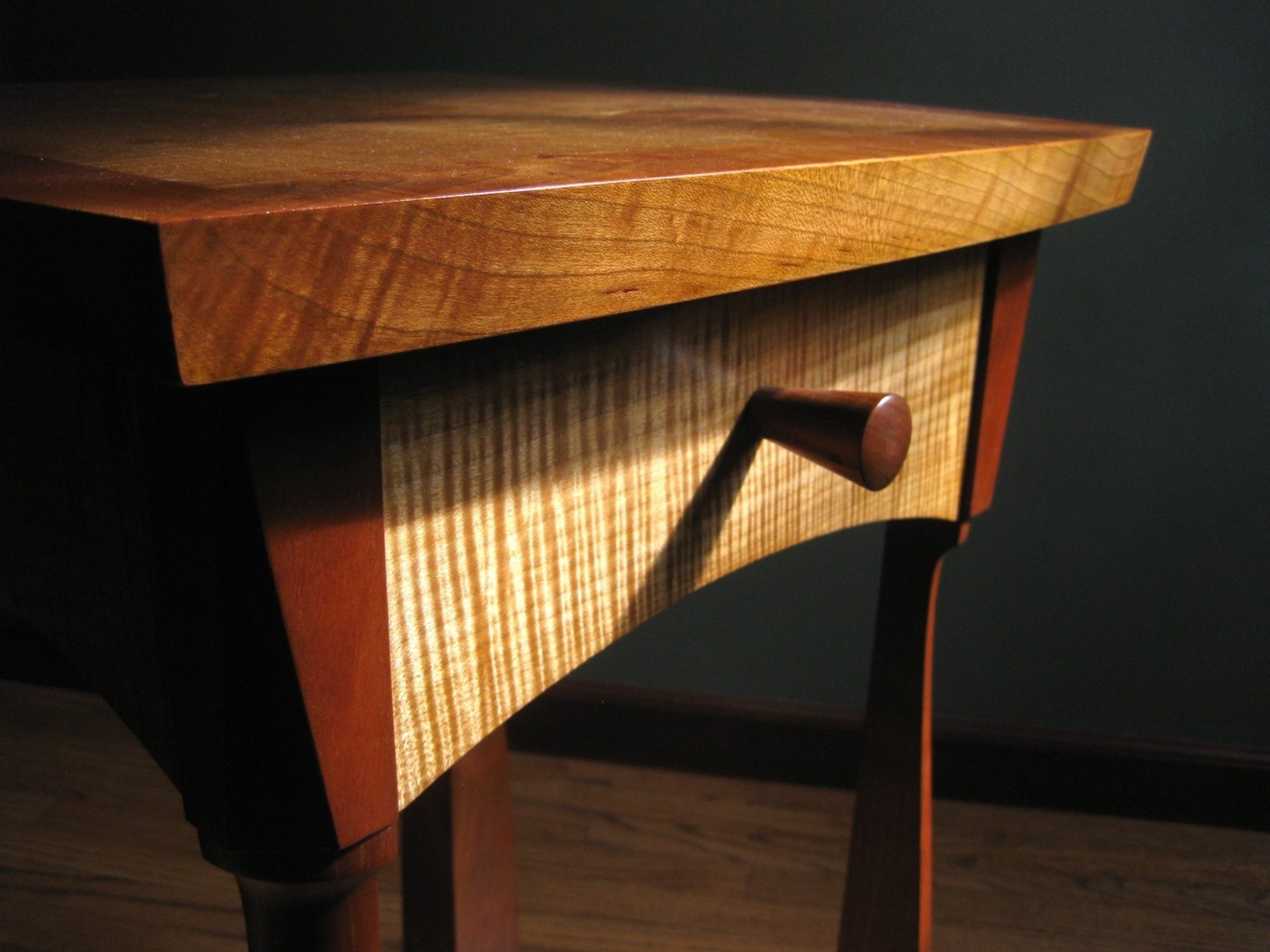 Elipsis End Table