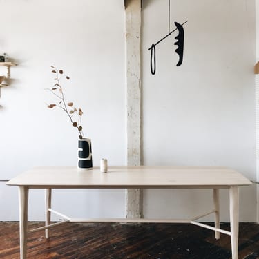 Ora Dining Table
