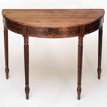 Demi-lune table