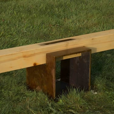 OUTDOOR HITCHING POST BENCH - DETAIL