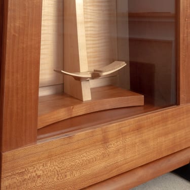"Metronone Violin Cabinet" Detail
