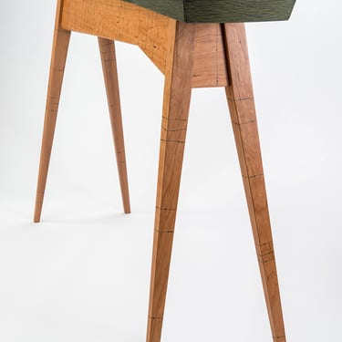 Near/Afar Table, angle