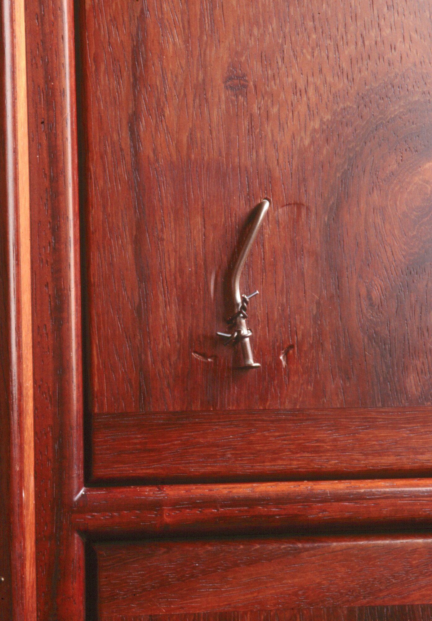 GKB Nail cabinet detail