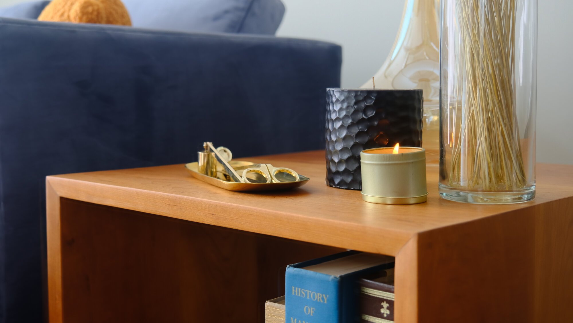 Flow End Table