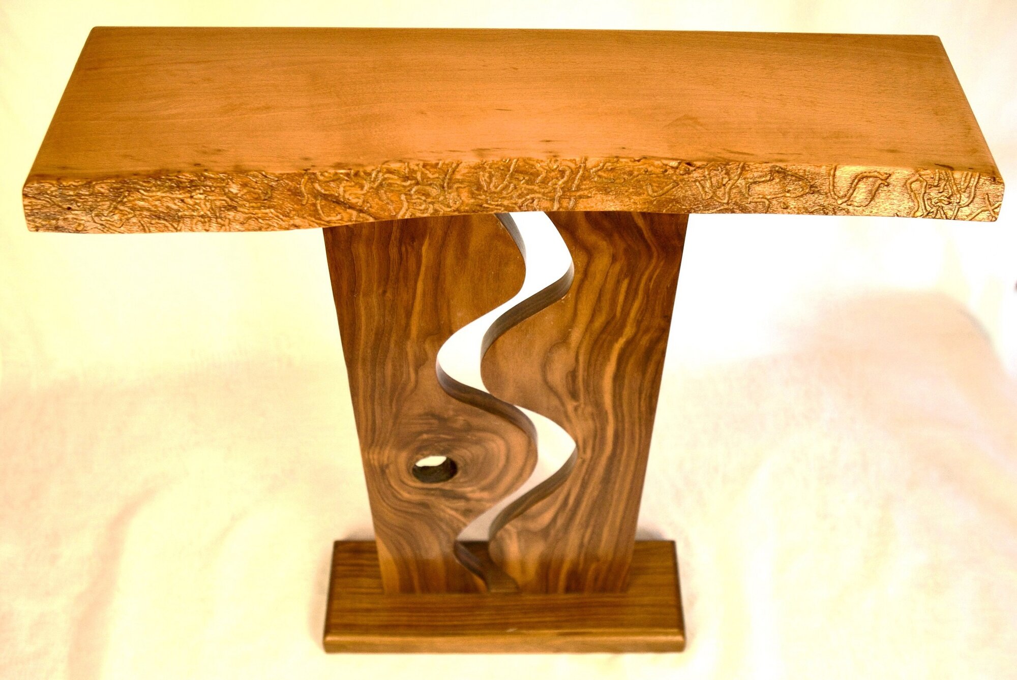 Entry Table: Wave & Knot
