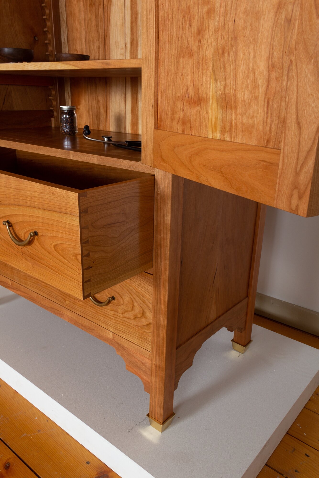Midwife's Chest of Drawers Right Drawer Dovetail Detail