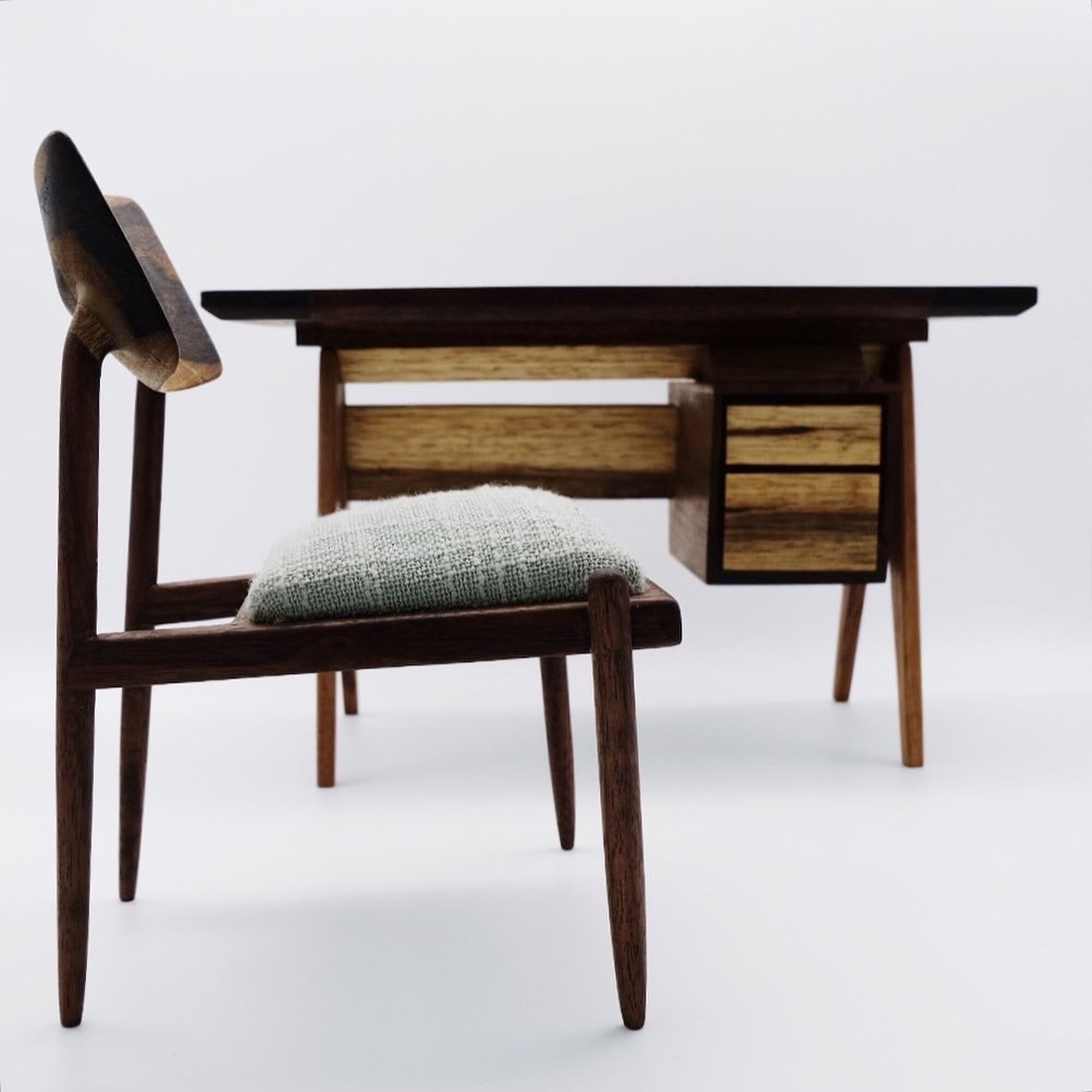 Alvarado Desk Chair and Table
