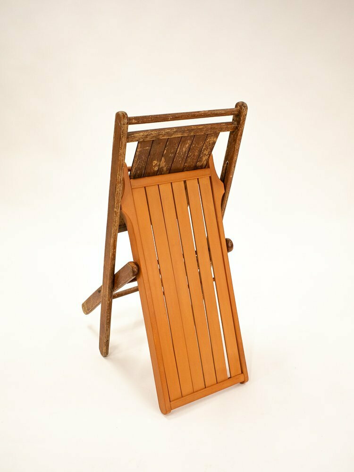 Folding Chair with Long Seat Slats