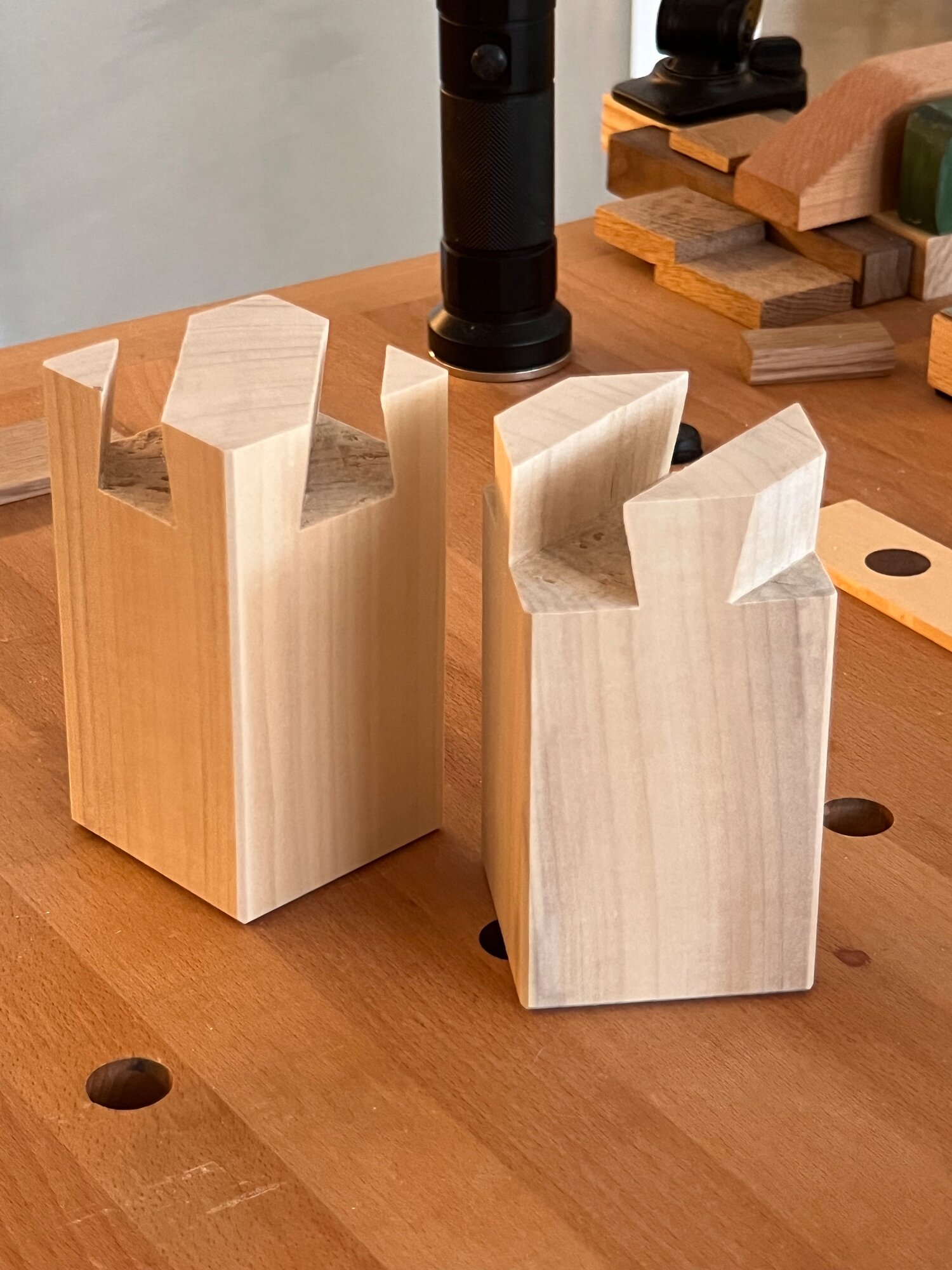 Four-way dovetail joint